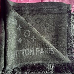 Louis Vuitton, Paris monogram  Shine Shawl